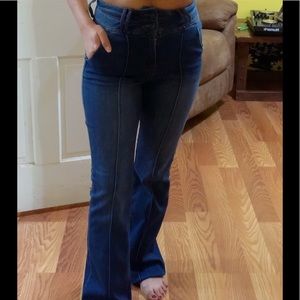 Cute fashion nova jeans brand new! Stretchy